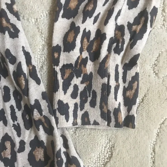 Banana Republic Animal Print Top Size L - Picture 3 of 8